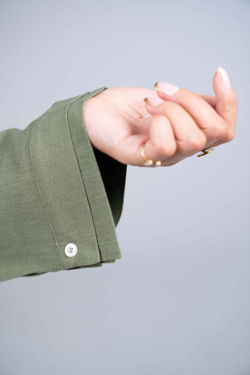 The Gentle Moment Shirt – breathable linen-cotton nursing shirt – image 16